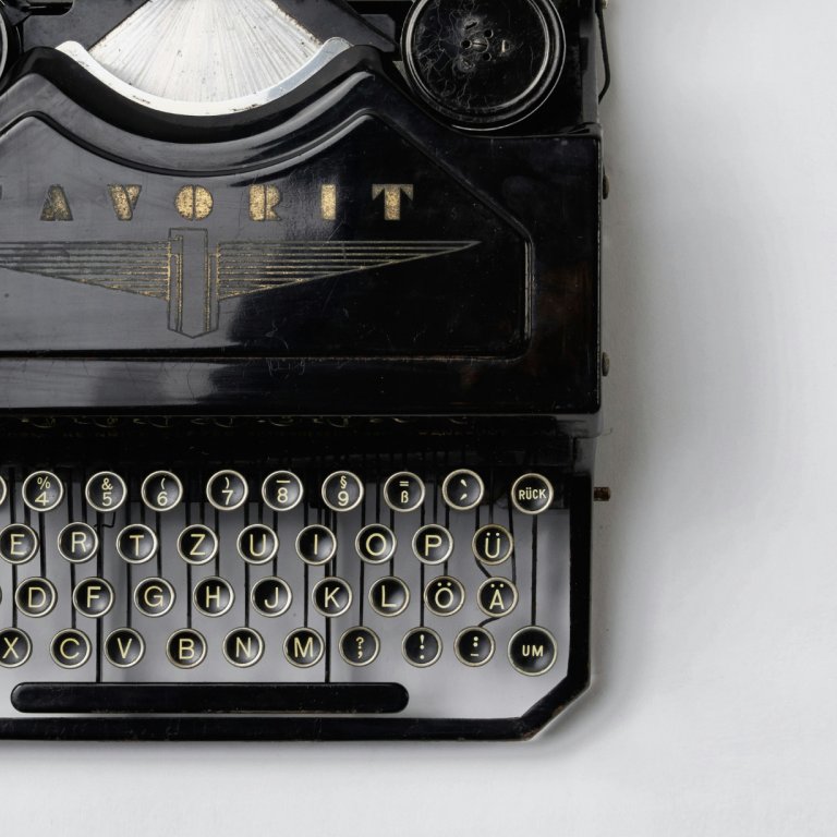 Vintage Favorit typewriter